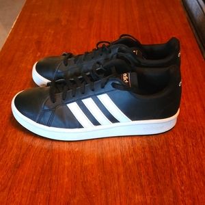 Adidas, Size women's 8, Black